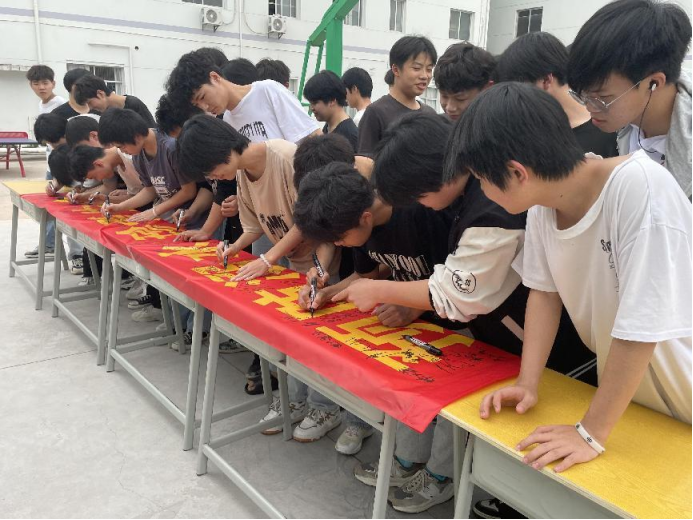 珍爱生命 谨防溺水——我校开展防溺水安全教育系列活动_